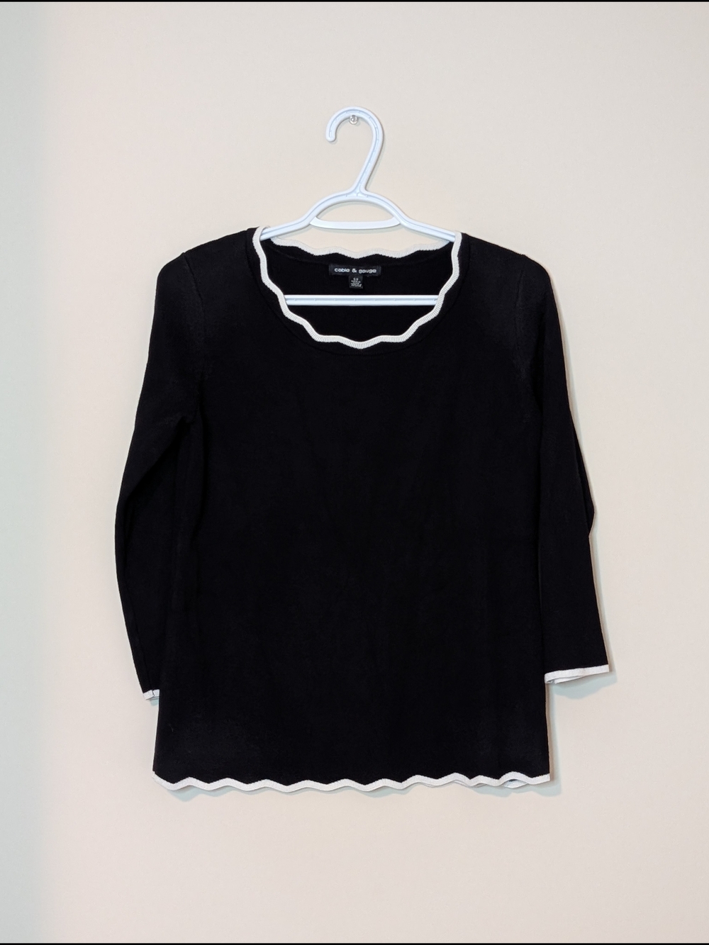 Cable & Gauge Black Long Sleeve Sweater with White Scalloped Edging, Size Small